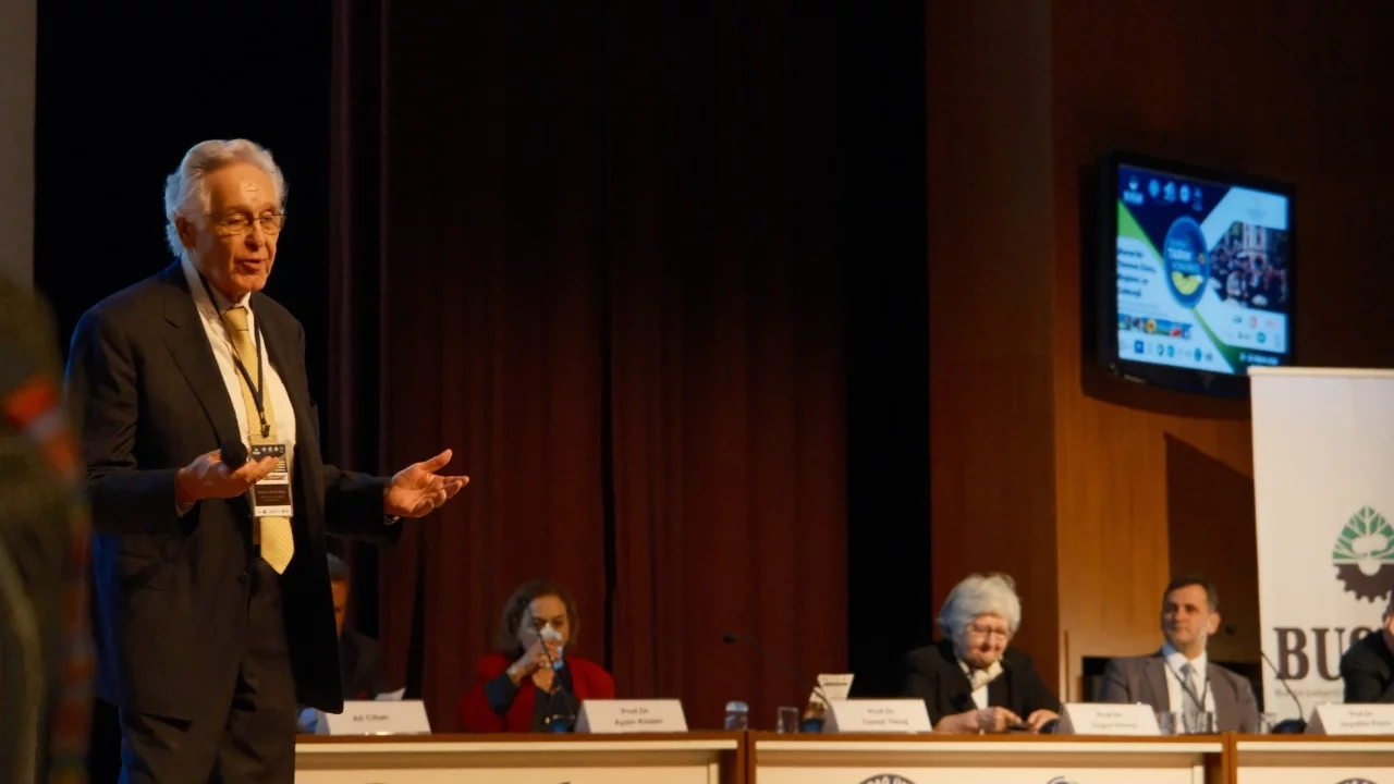 "Bursa Tarım Kongresi"nde konuşan Taluğ: 'Doğaya egemenlik arttıkça sorunlar büyüyor'