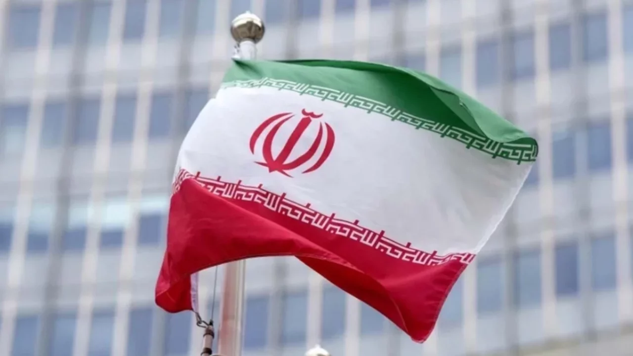 İran'dan ABD'ye: "Burası Venezuela değil"