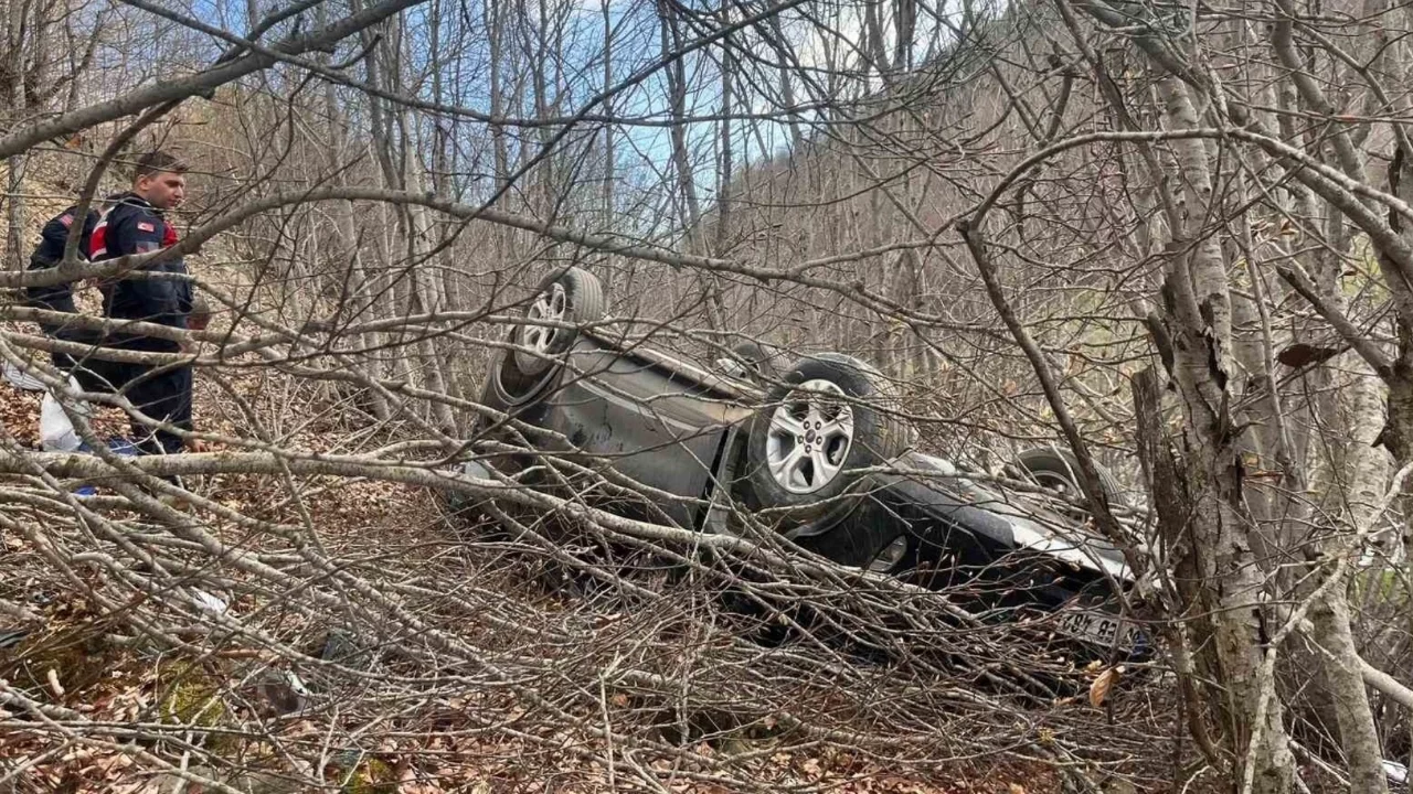 Tokat'ta otomobil şarampole uçtu: 2 kişi yaralandı