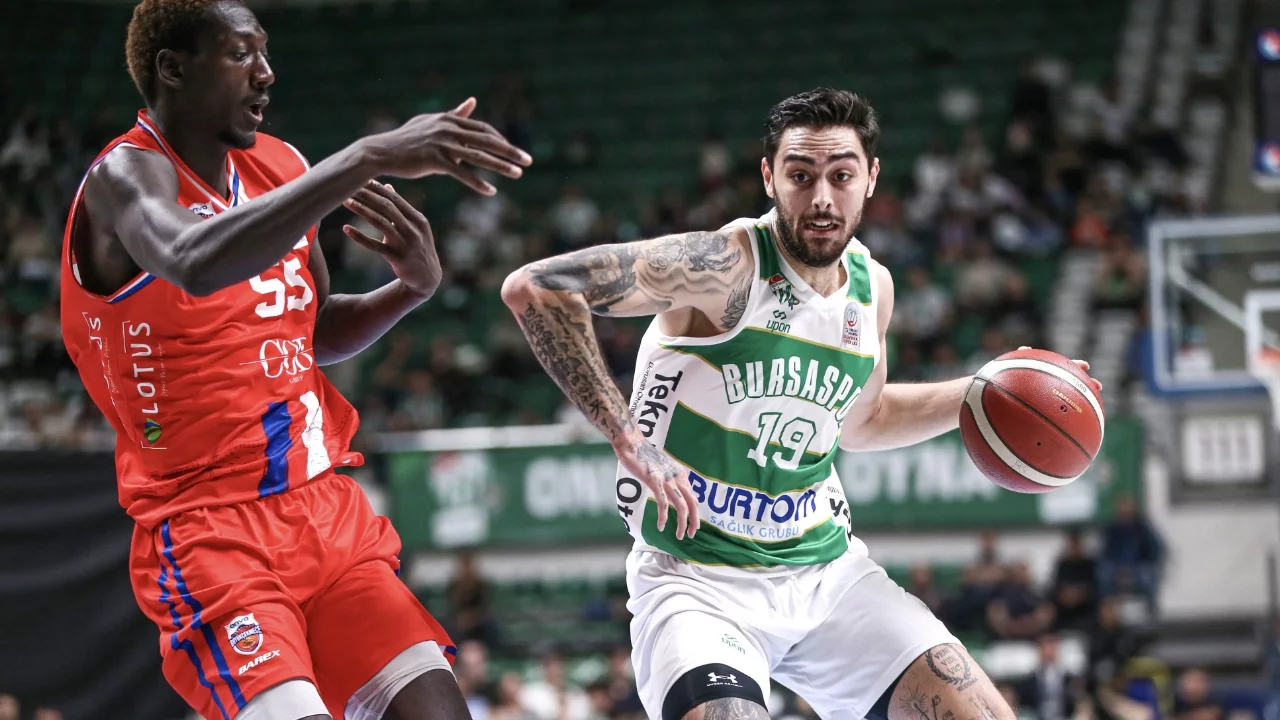 Bursaspor Basketbol, Onvo Büyükçekmece Basketbol'u farklı yendi