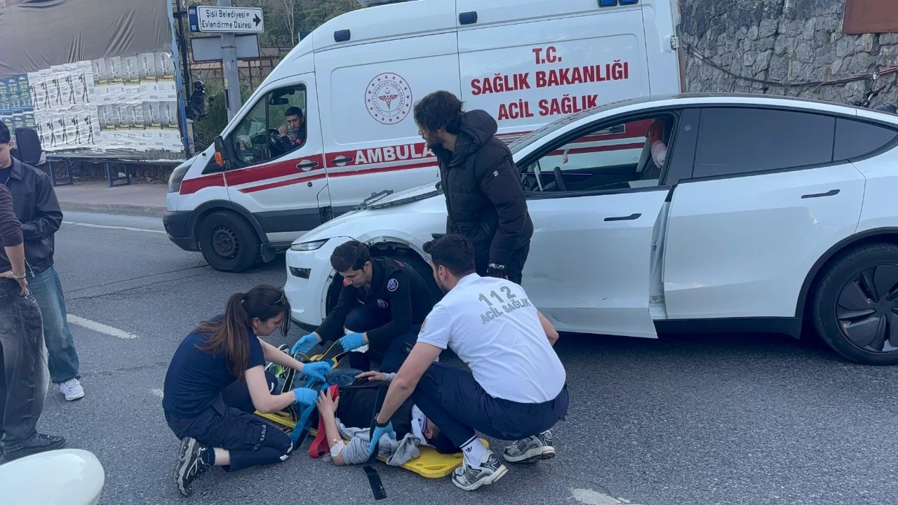 Şişli'de otomobil ile motosiklet çarpıştı: 1 yaralı