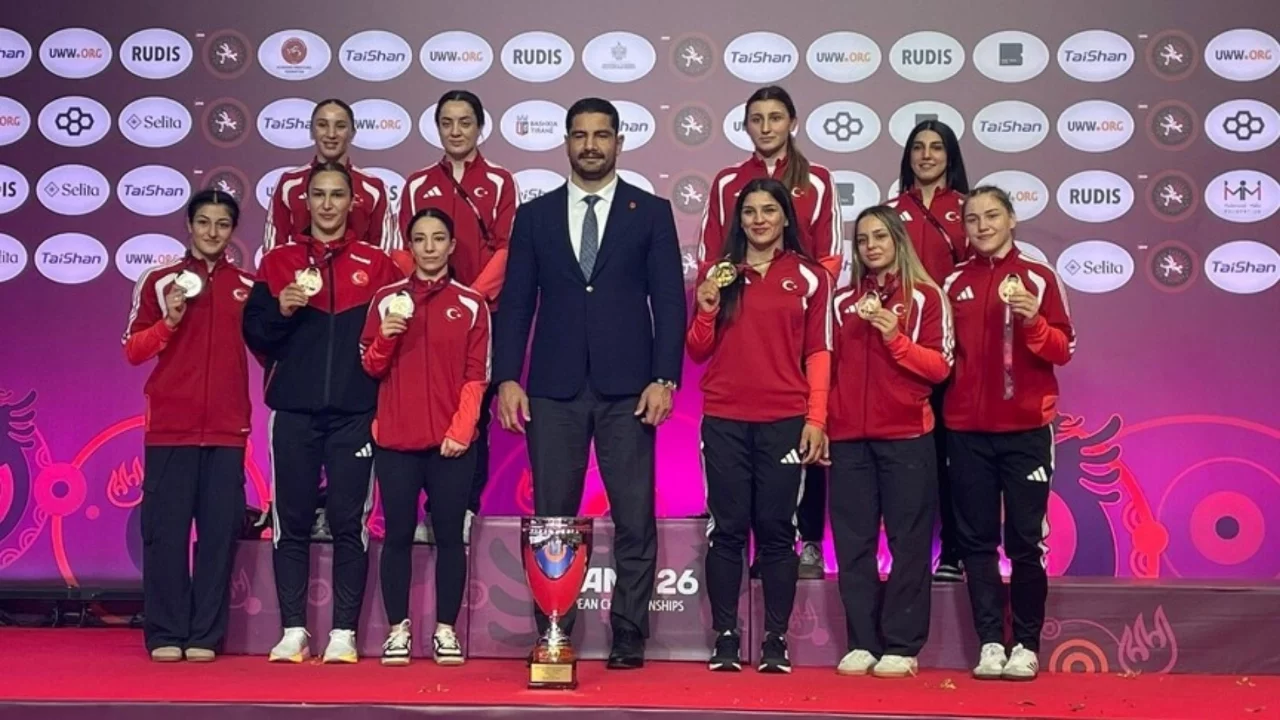 Milli güreşçiler, Avrupa Şampiyonası'nda 11 madalya elde etti