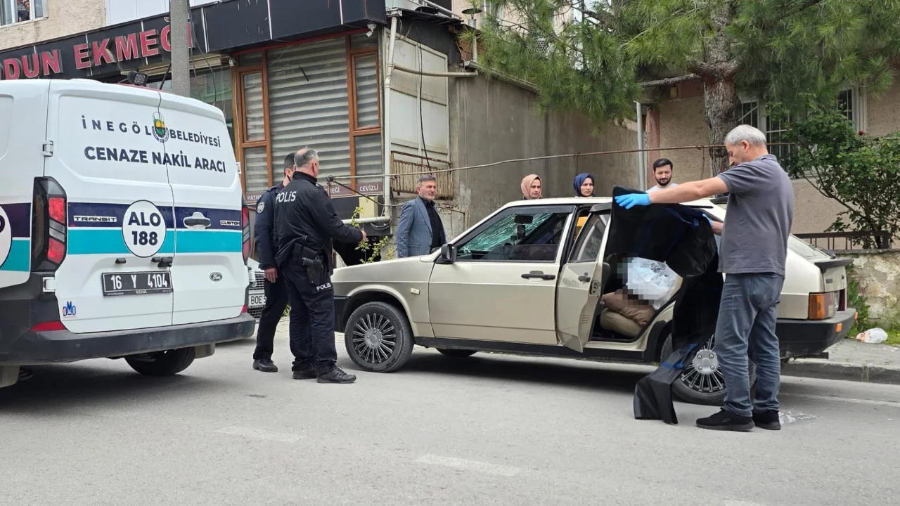 Bursa'da park halindeki araçta ölü bulundu
