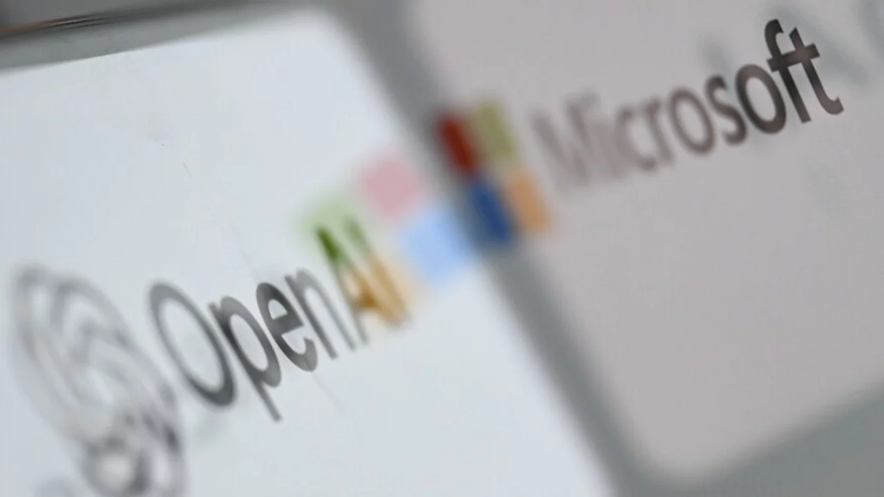 Microsoft ile OpenAI anlaşmalarını revize etti