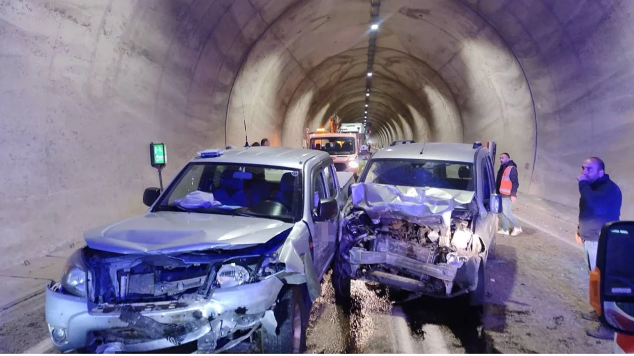 Artvin'de tünelde kaza: 7 kişi yaralandı