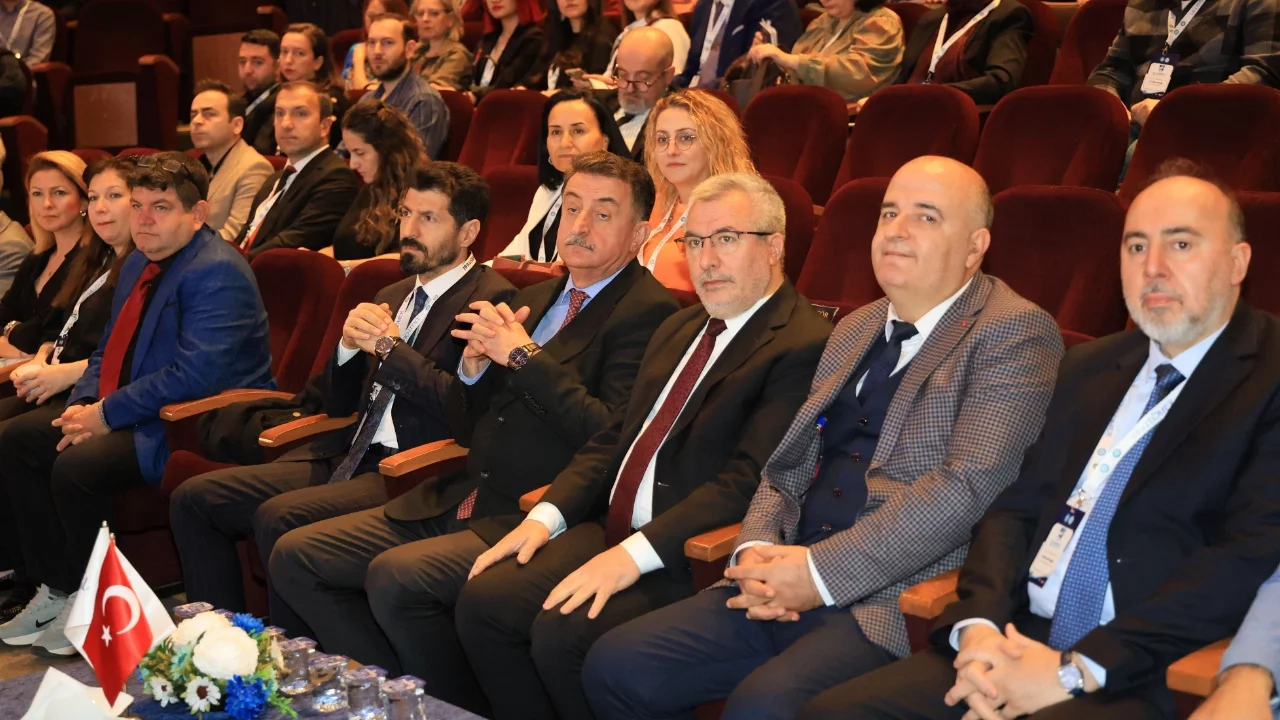 BUÜ'de Türkçenin geleceği konuşuldu