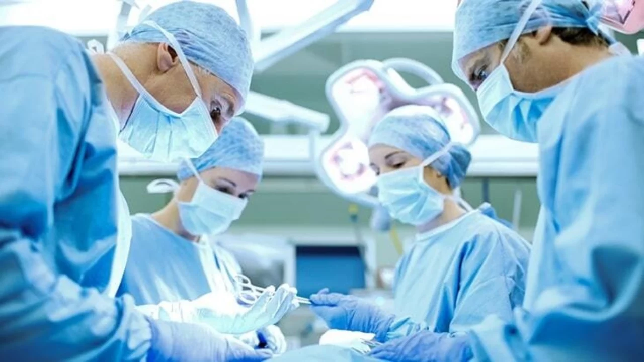 6 yılda 3 ameliyatoldu, 20 kilo tümör çıkartıldı