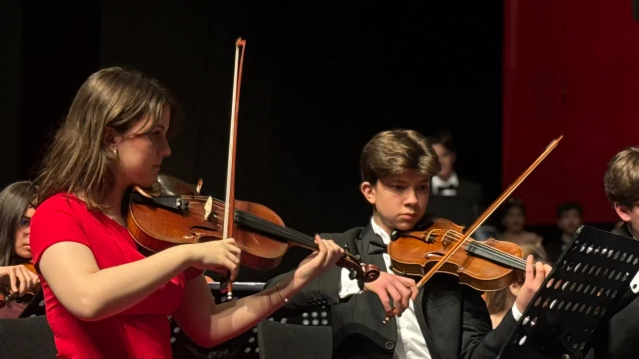 Bursa Çocuk Senfoni Orkestrası sahne aldı