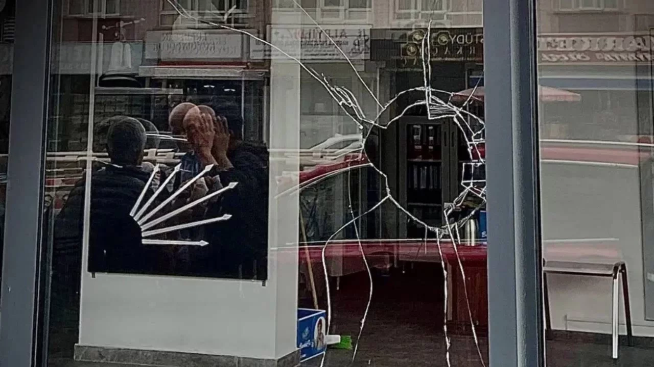 CHP Keçiören İlçe Başkanlığı'na taşlı saldırı: Şüpheli tutuklandı