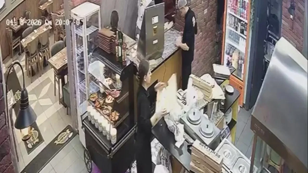 Aynı kişi adına 25 restorandan sipariş verildi: 'Sinirden oturup pideleri yedim'