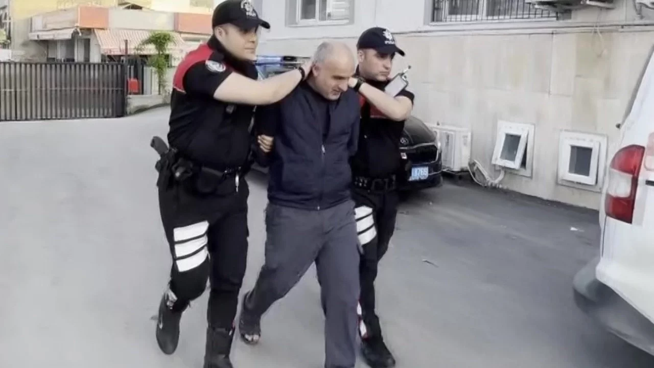 Adana'da sahipsiz köpeği sopayla döven şahıs gözaltına alındı