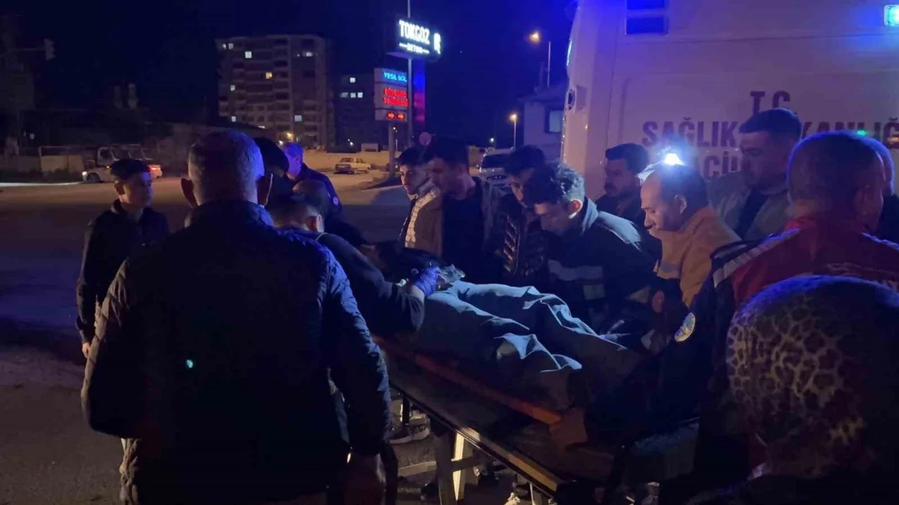 Kayseri'de iki araç çarpıştı: 3'ü ağır 4 yaralı