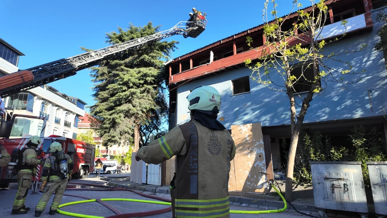 İstanbul Avcılar'da metruk binada yangın