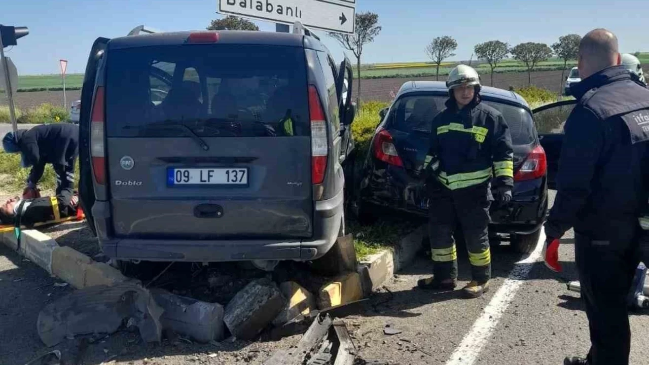 Tekirdağ'da iki otomobil çarpıştı: 5 yaralı