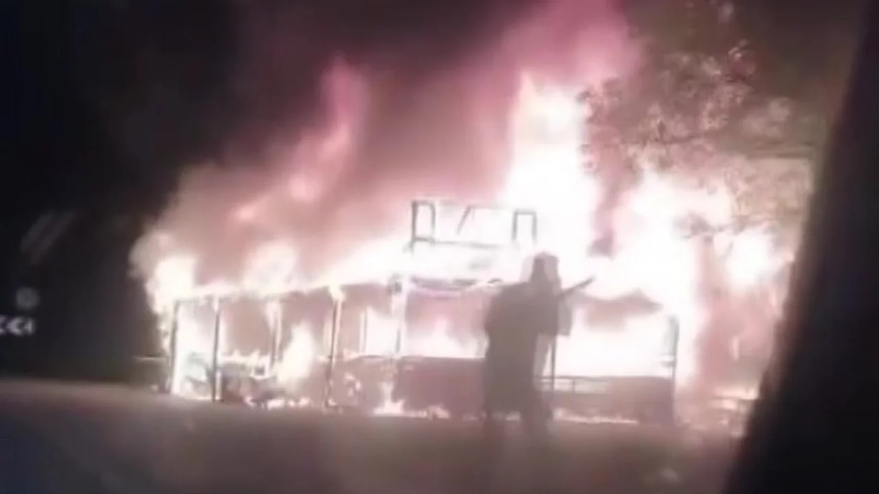 Amasya'da manav tezgahı alev alev yandı