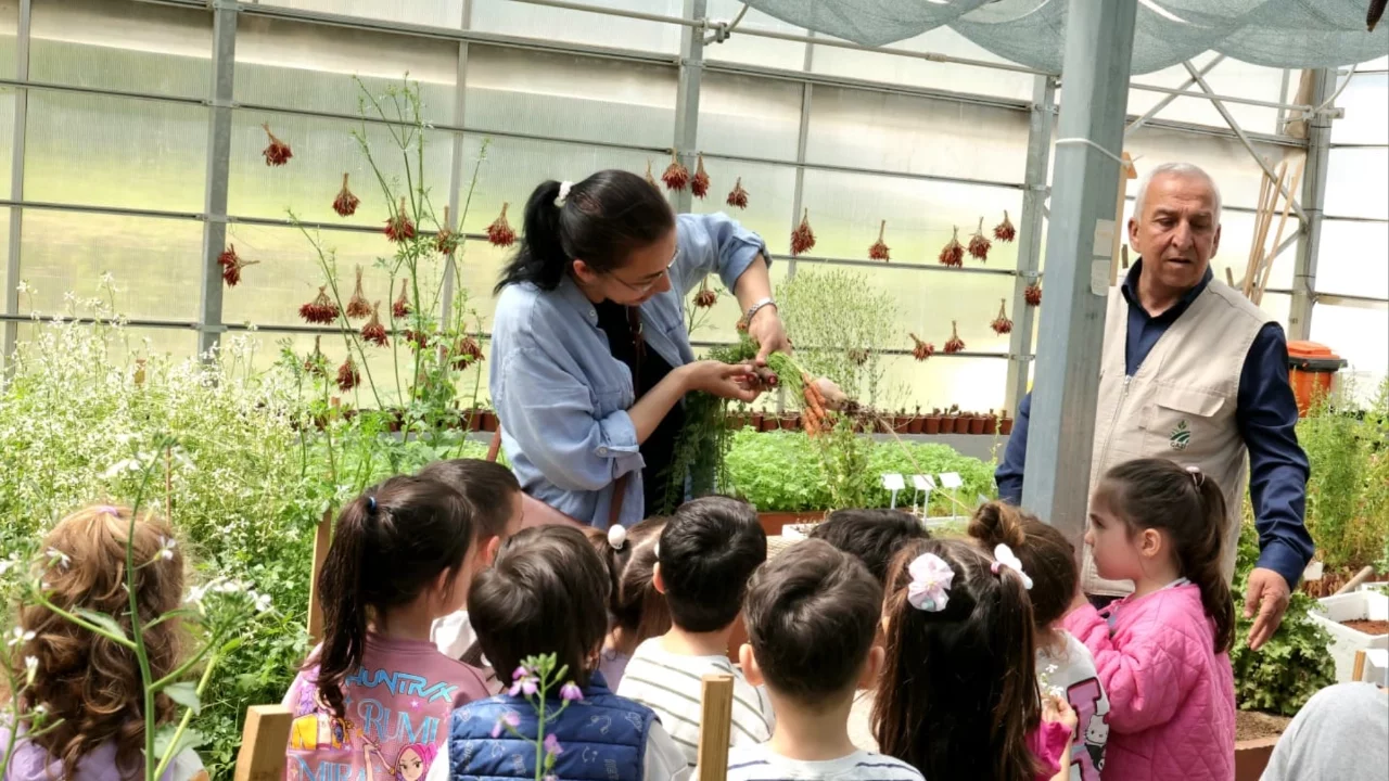 Osmangazi'de çocuklar toprak sevgisini öğreniyor