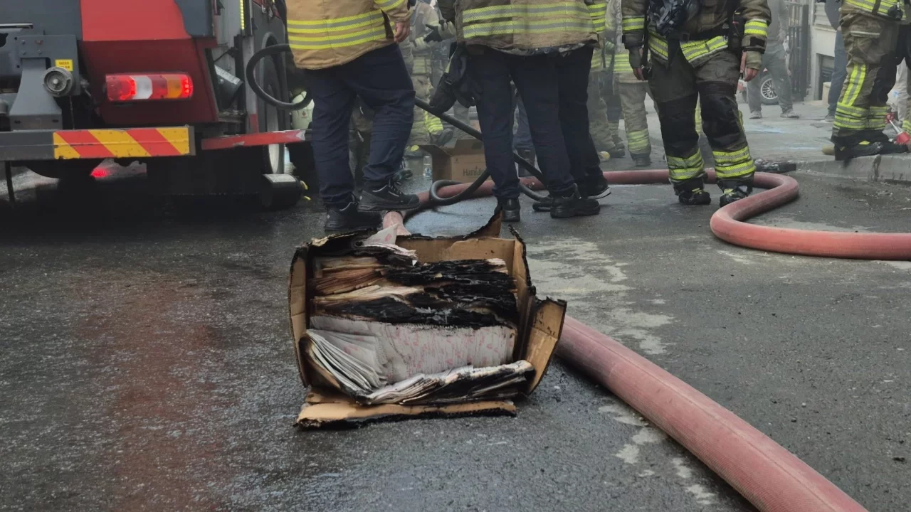Kağıt ambalajı yapan iş yerinde korkutan yangın