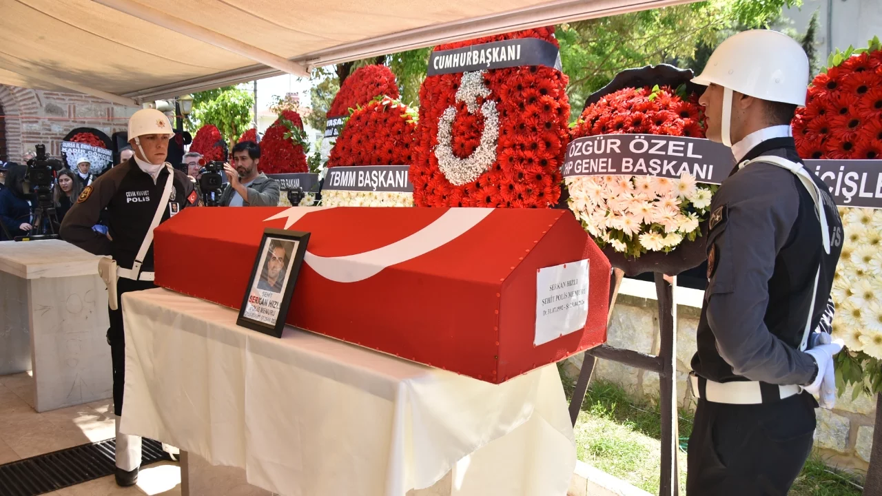 Şehit polis memuru Serkan Hızlı'ya gözyaşları içinde veda