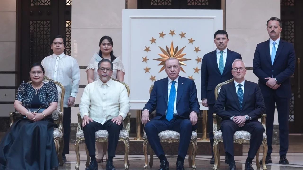 Cumhurbaşkanı Erdoğan'a 5 ülkenin büyükelçisinden güven mektubu