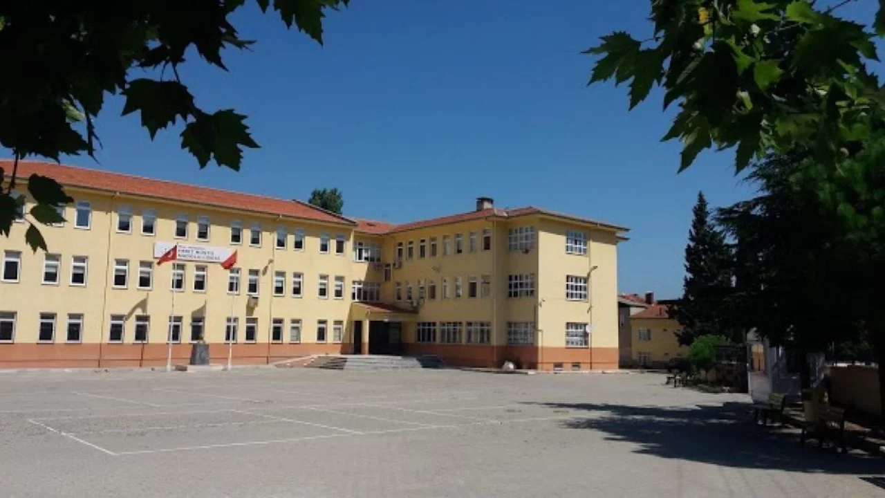Bursa'daki bir lisede müdür yardımcısına saldırı