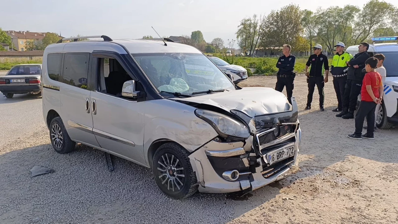 Bursa'da iki araç çarpıştı: Yaralılar var