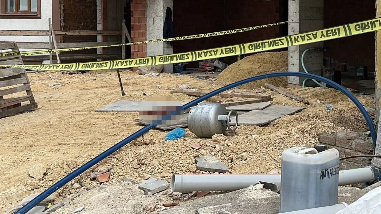 İnşaatta kafasına mutfak tüpü düşen işçi yaşamını yitirdi