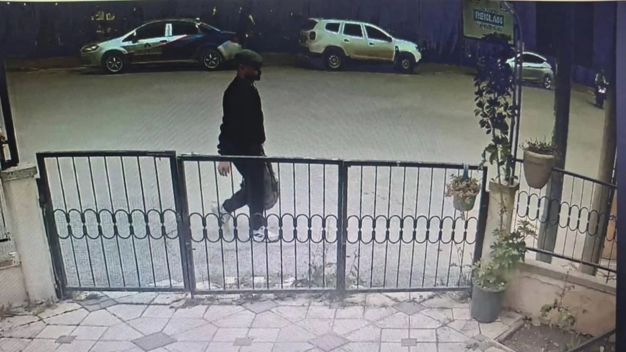 'Polisiz' diyerek dolandırdılar: Kaçarken kaza yapınca yakalandılar