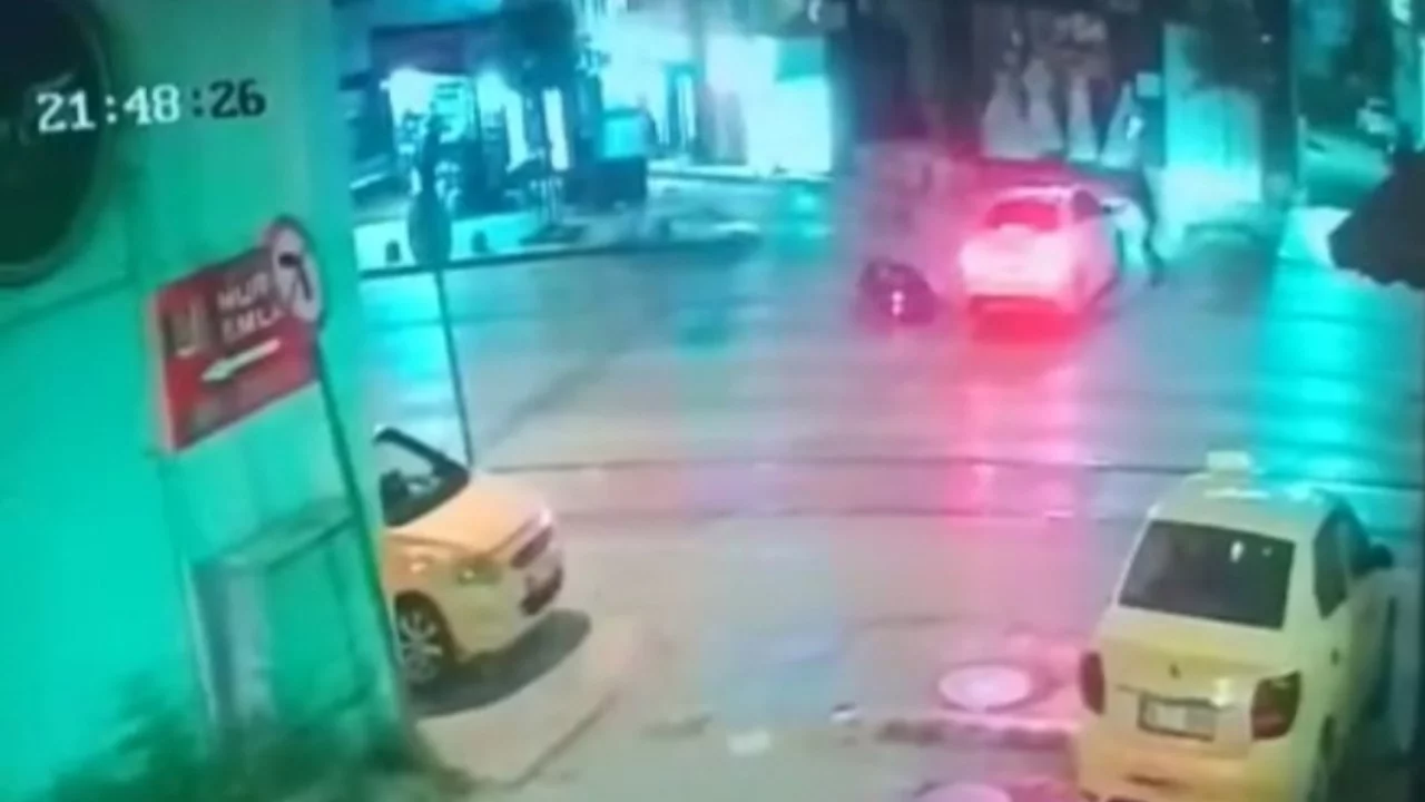 Bursa Altıparmak'ta kaza! Çarpışmanın etkisiyle metrelerce sürüklendi