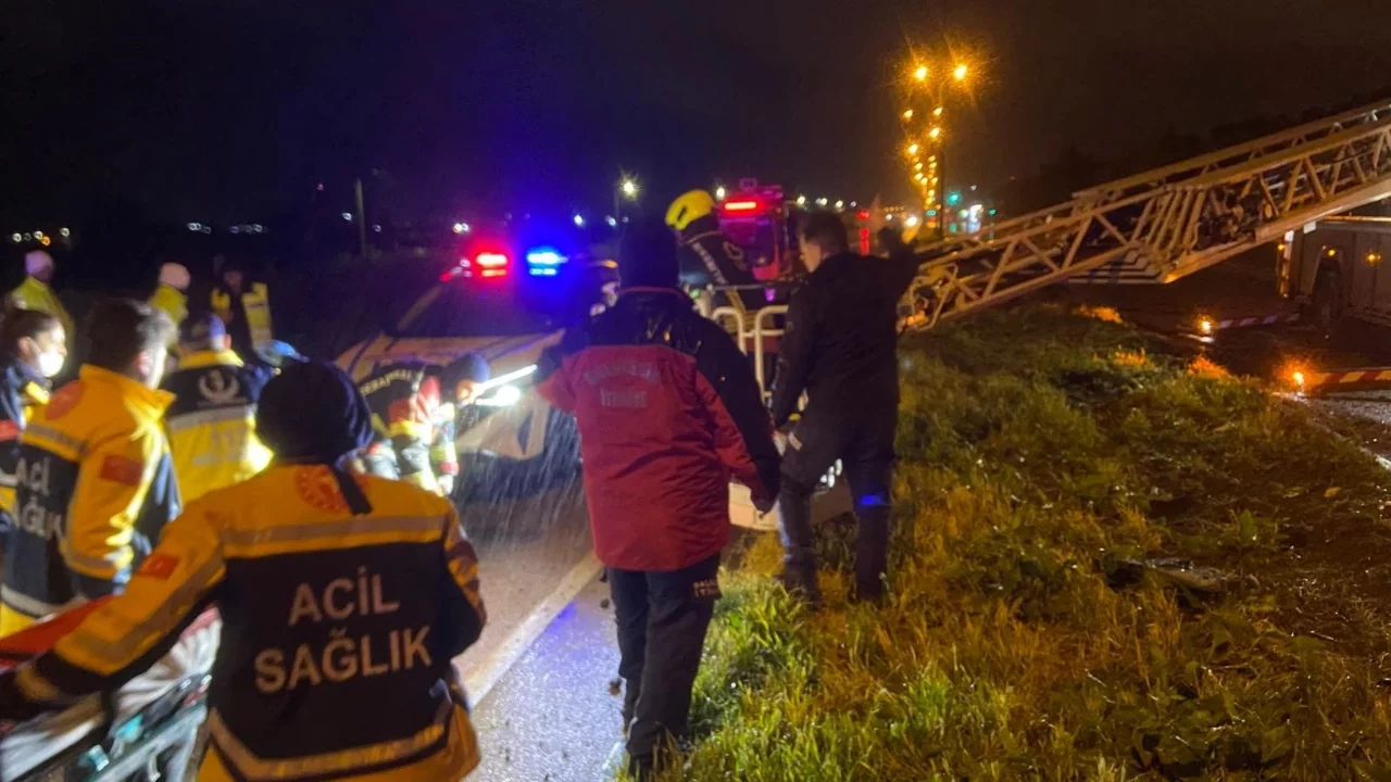 Balıkesir'de yolcu otobüsü devrildi: Çok sayıda ölü ve yaralı var