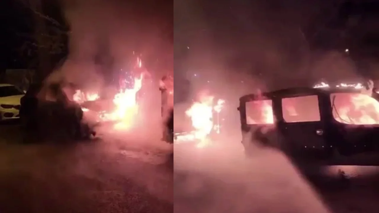Bursa'da park halindeki araçlar alev topuna döndü