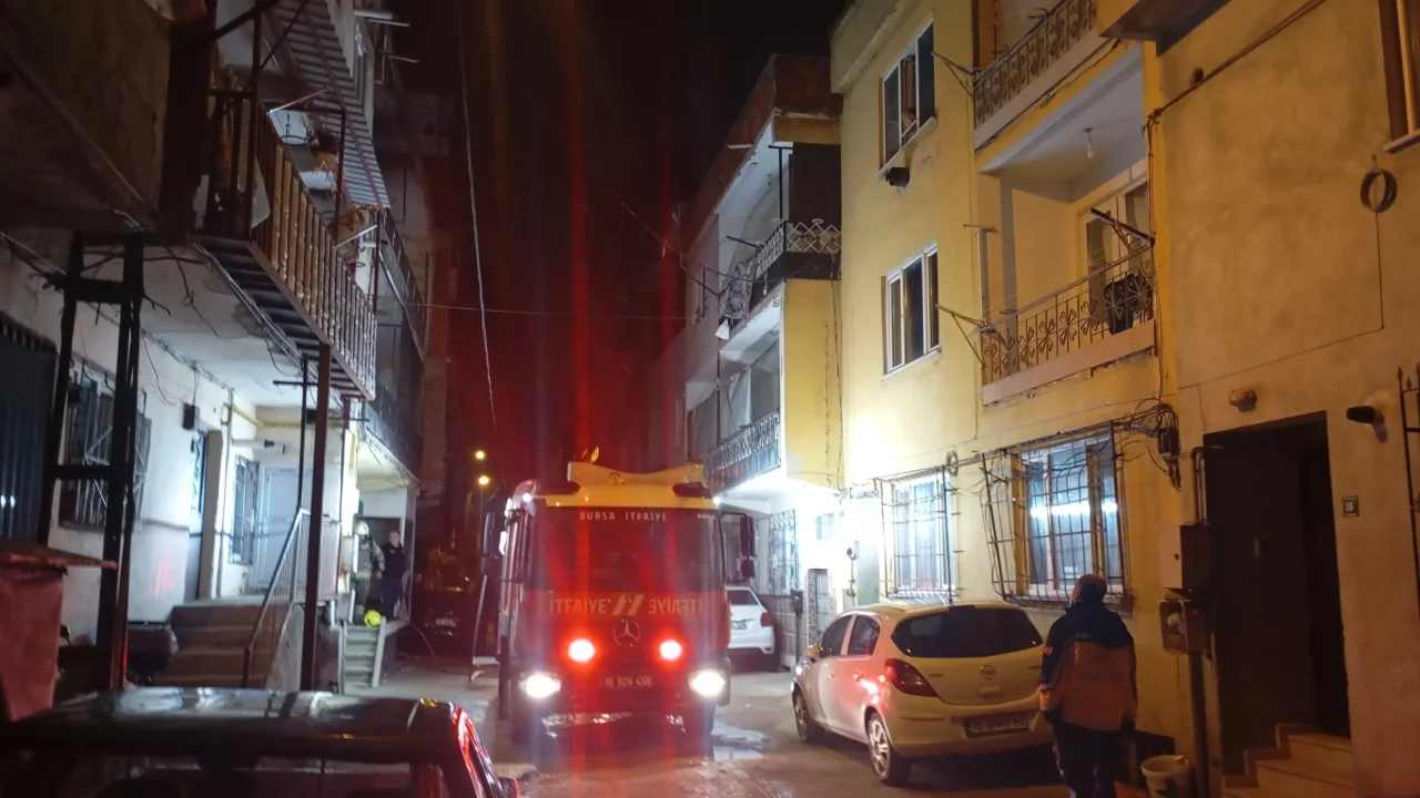 Sabaha karşı korku dolu anlar! Bursa'da yangın mahalleyi ayağa kaldırdı