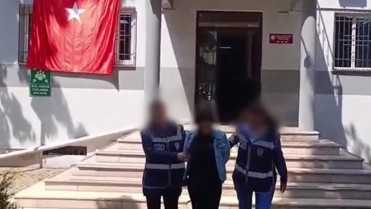 Bursa'da kesinleşmiş hapis cezası bulunan 2 firari yakalandı