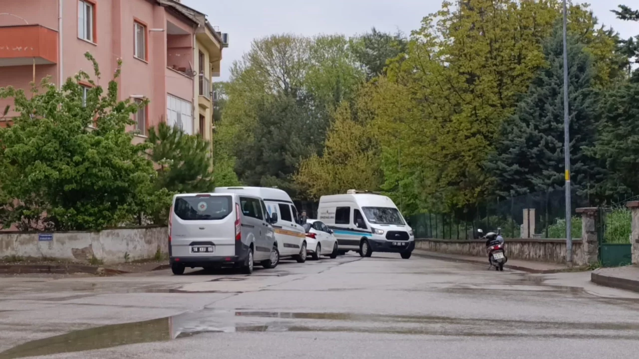 Bursa'da haber alınamayan öğretmen evinde ölü bulundu
