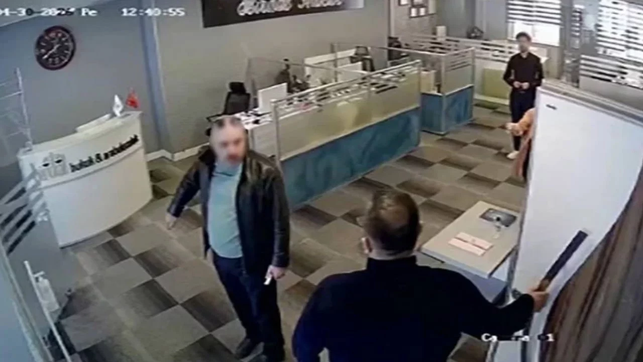 Avukatlara 'icra saldırısı'na bir yenisi daha: Avukatın boğazına bıçak dayayan şahıs tutuklandı