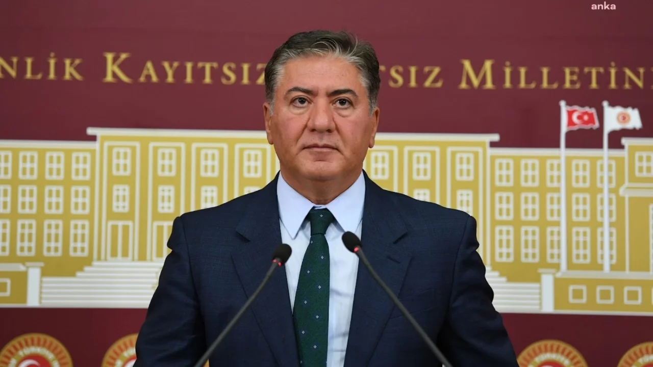 CHP'li Murat Emir'den 'süreç' tepkisi: 'Halk iradesine saygıya dair milim kıpırdamıyorlar'