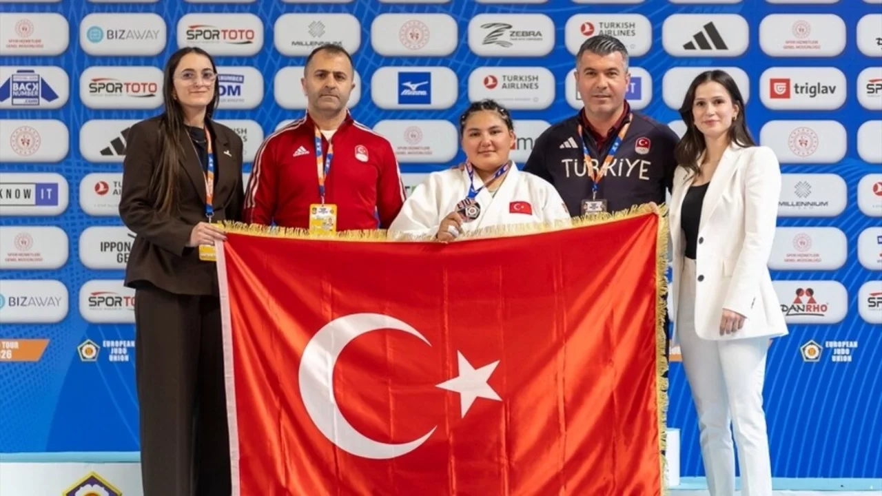 Milli judocu Nisanur Serin'den gümüş madalya