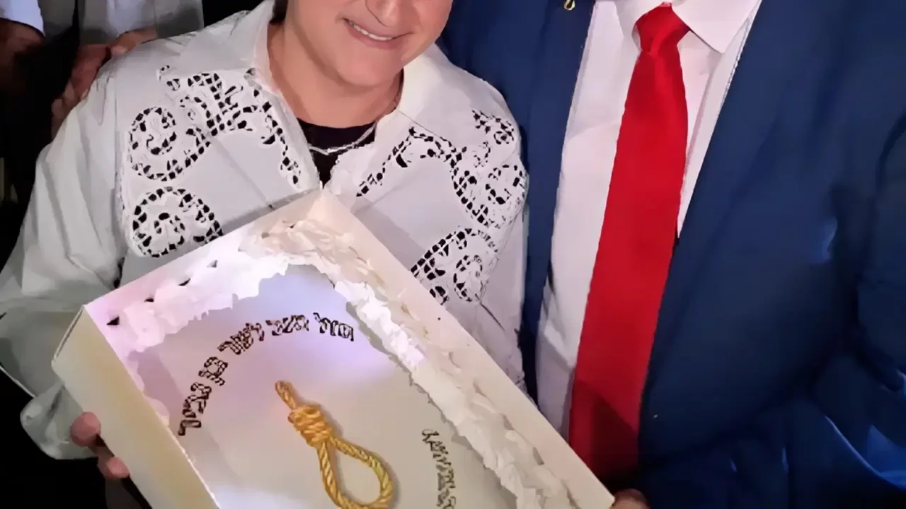 İsrailli bakan Ben-Gvir'e 'idam ipi' motifli doğum günü pastası