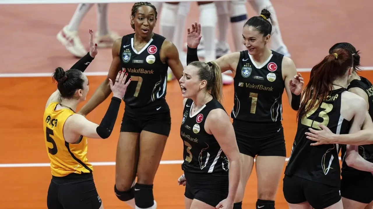 CEV Şampiyonlar Ligi'ndeki Türk derbisinde kazanan VakıfBank!