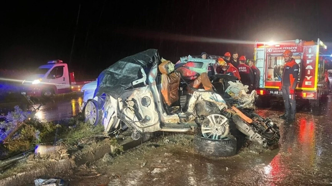 Uşak'ta zincirleme trafik kazası: 4 kişi hayatını kaybetti