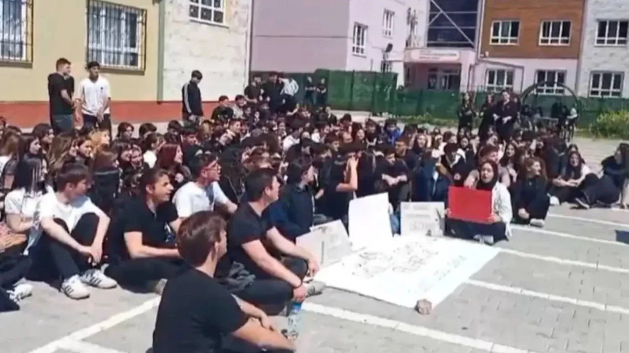Bursa'da liselilerin "Güvenli okul" eylemine soruşturma