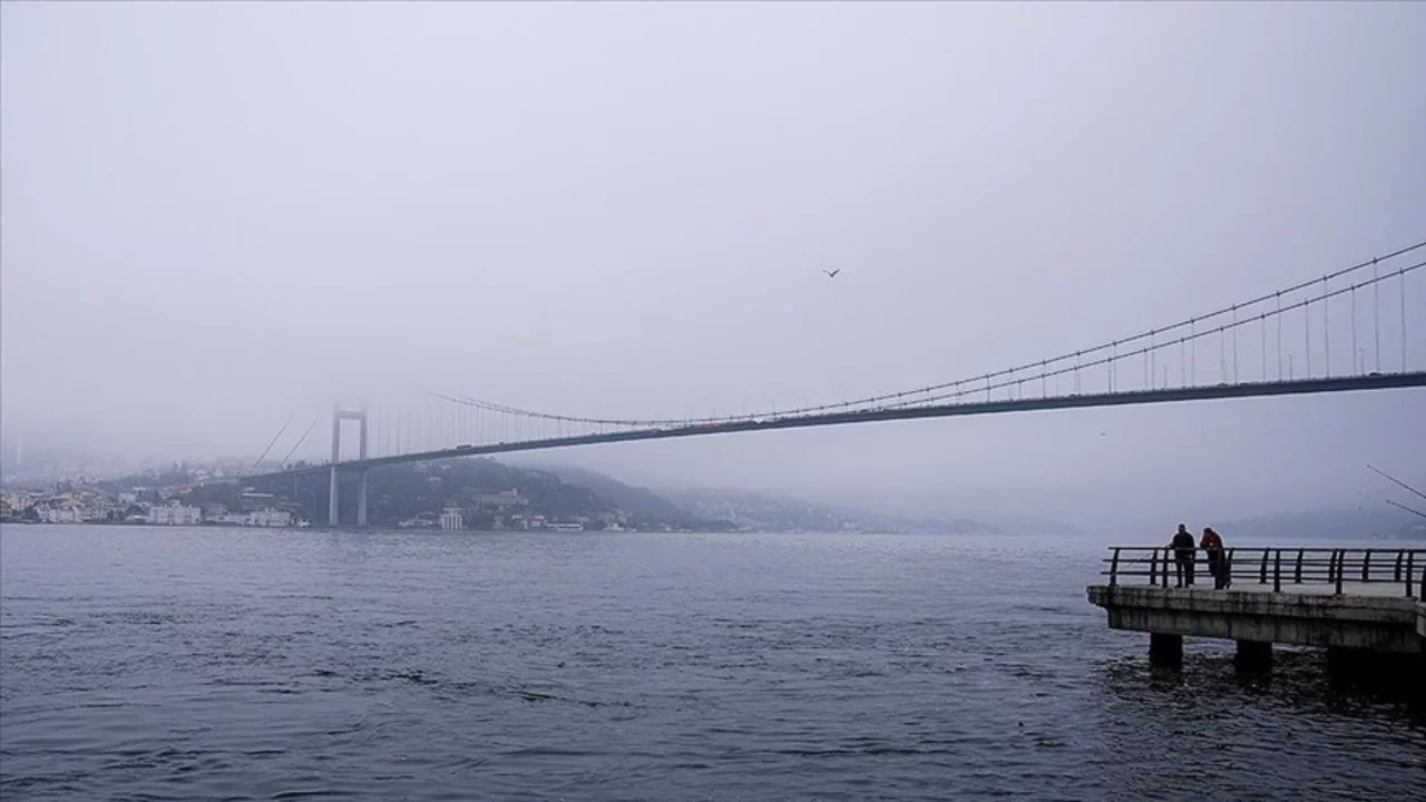 İstanbul Boğazı'nda gemi arızası: Trafik çift yönlü kapatıldı