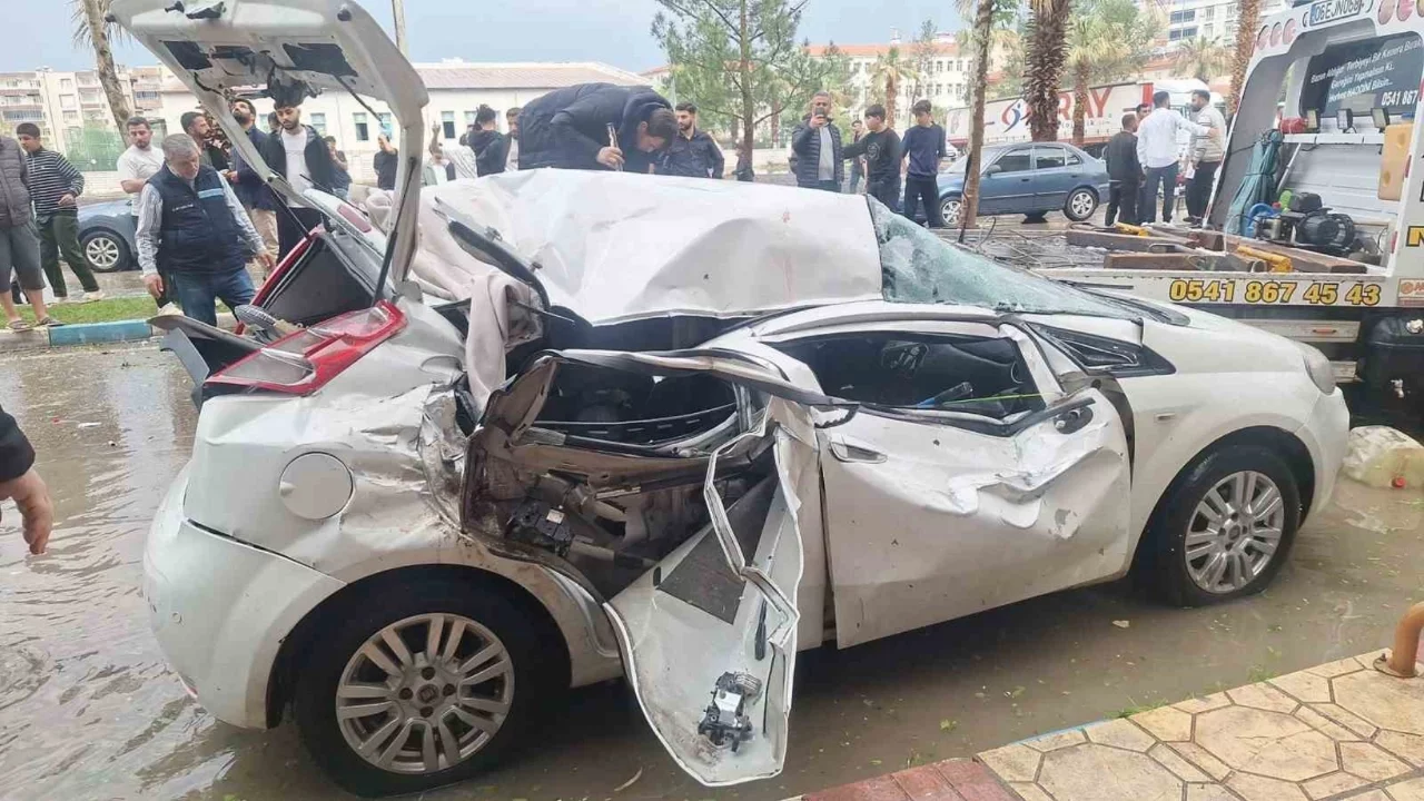 Güneş enerjisi paneli otomobilin üzerine devrildi: 1 ölü