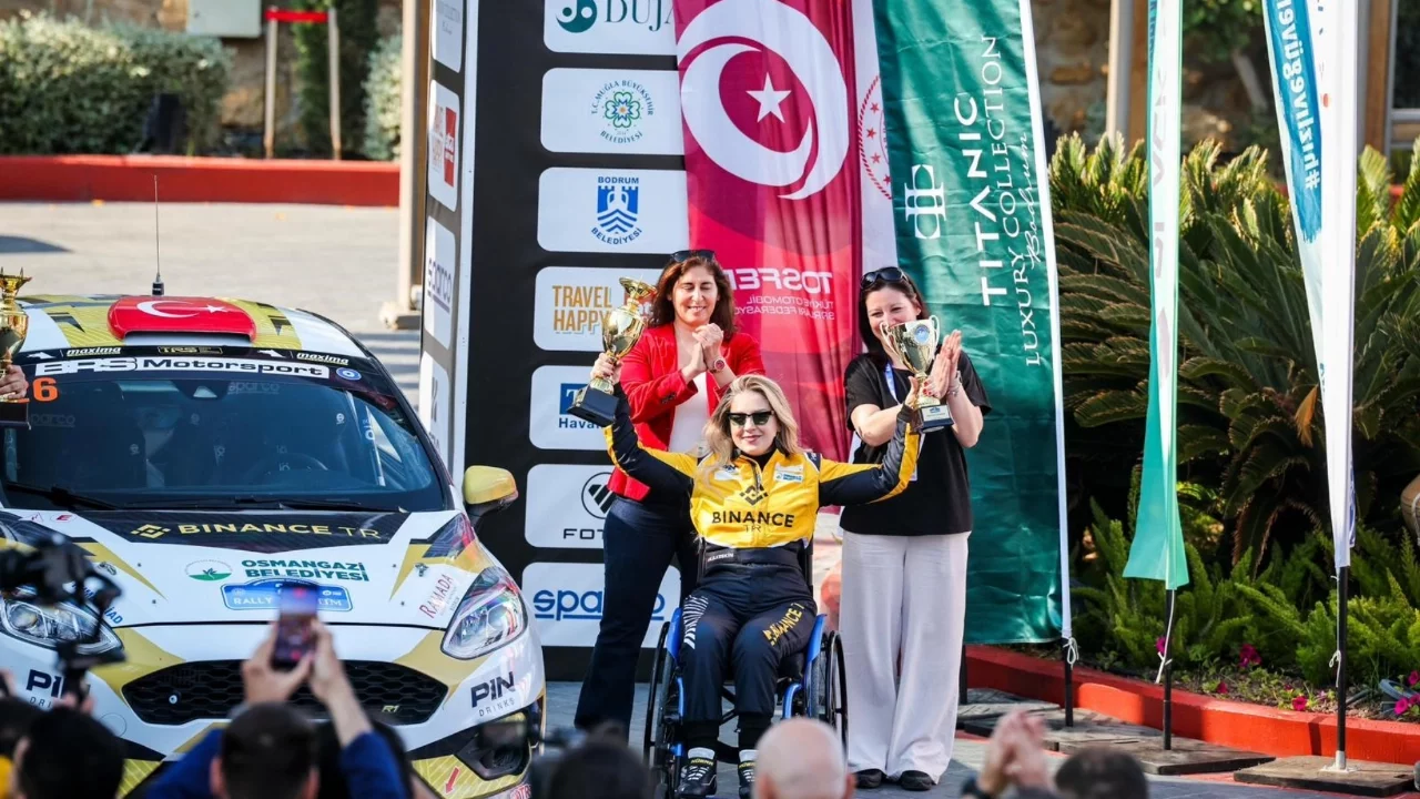 Bodrum Rallisi'nde Kübra Denizci Keskin'den çifte kupa