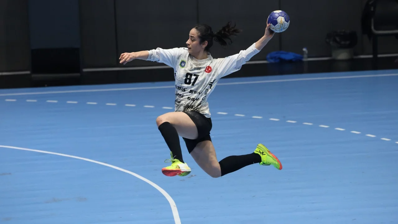 Bursa Büyükşehir Belediyespor şampiyonluğa yürüyor