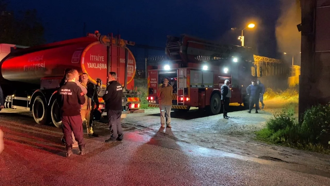 Bursa'da menteşe imalathanesinde korkutan yangın