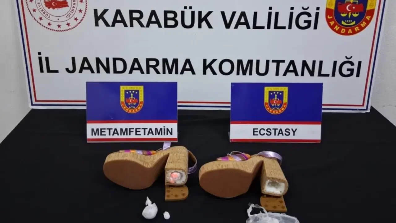Kadın ayakkabısının topuğundan uyuşturucu çıktı