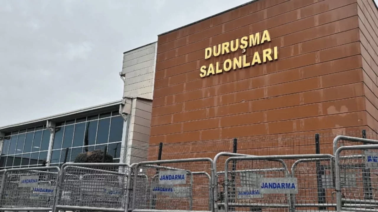 İBB davasının 31. celsesinde mahkeme başkanı salonu terk etti, duruşma yarına ertelendi