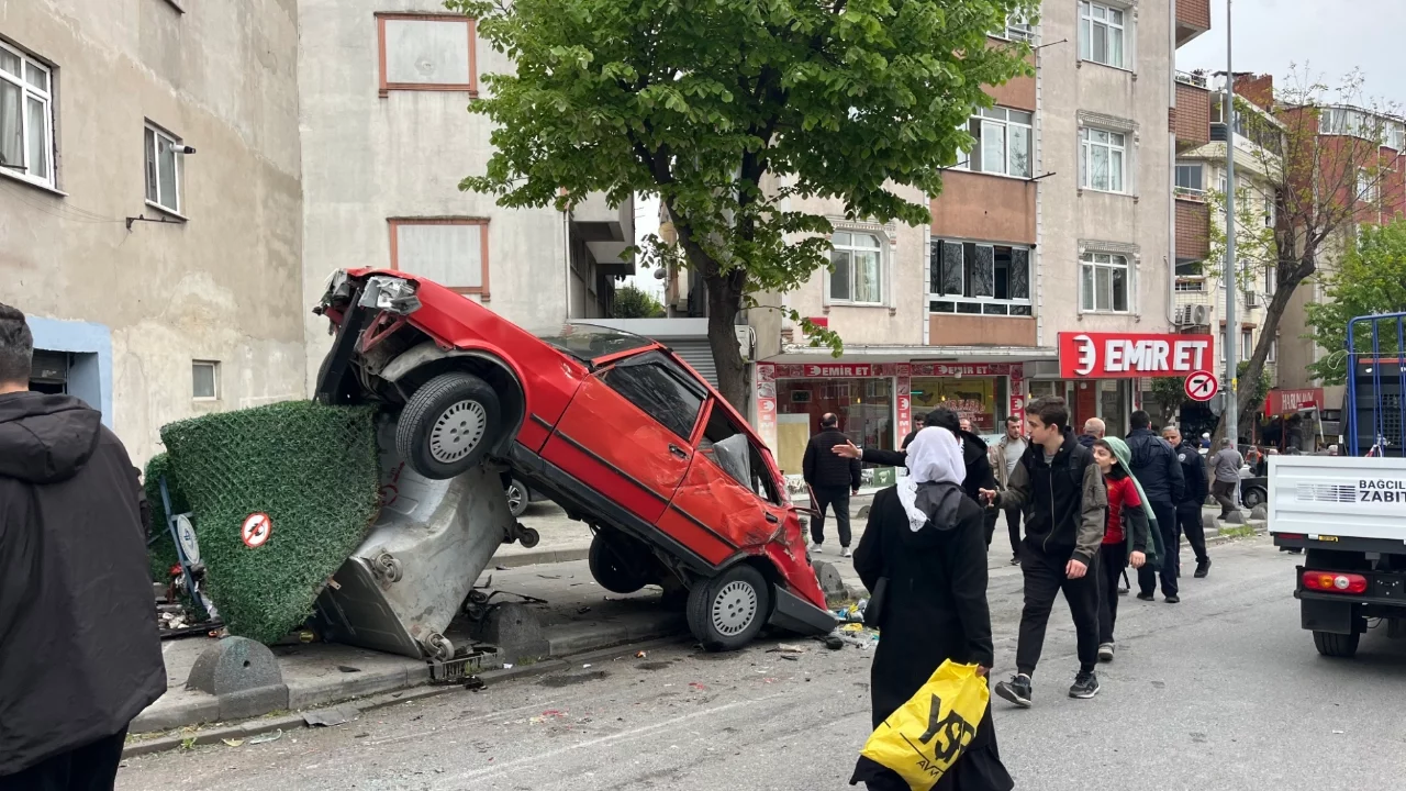 İstanbul'da freni boşalan kamyon park halindeki 8 araca zarar verdi