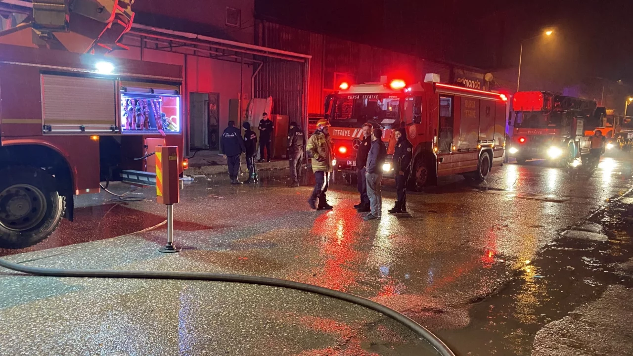 Hasar büyük! Bursa'da fabrika yangını