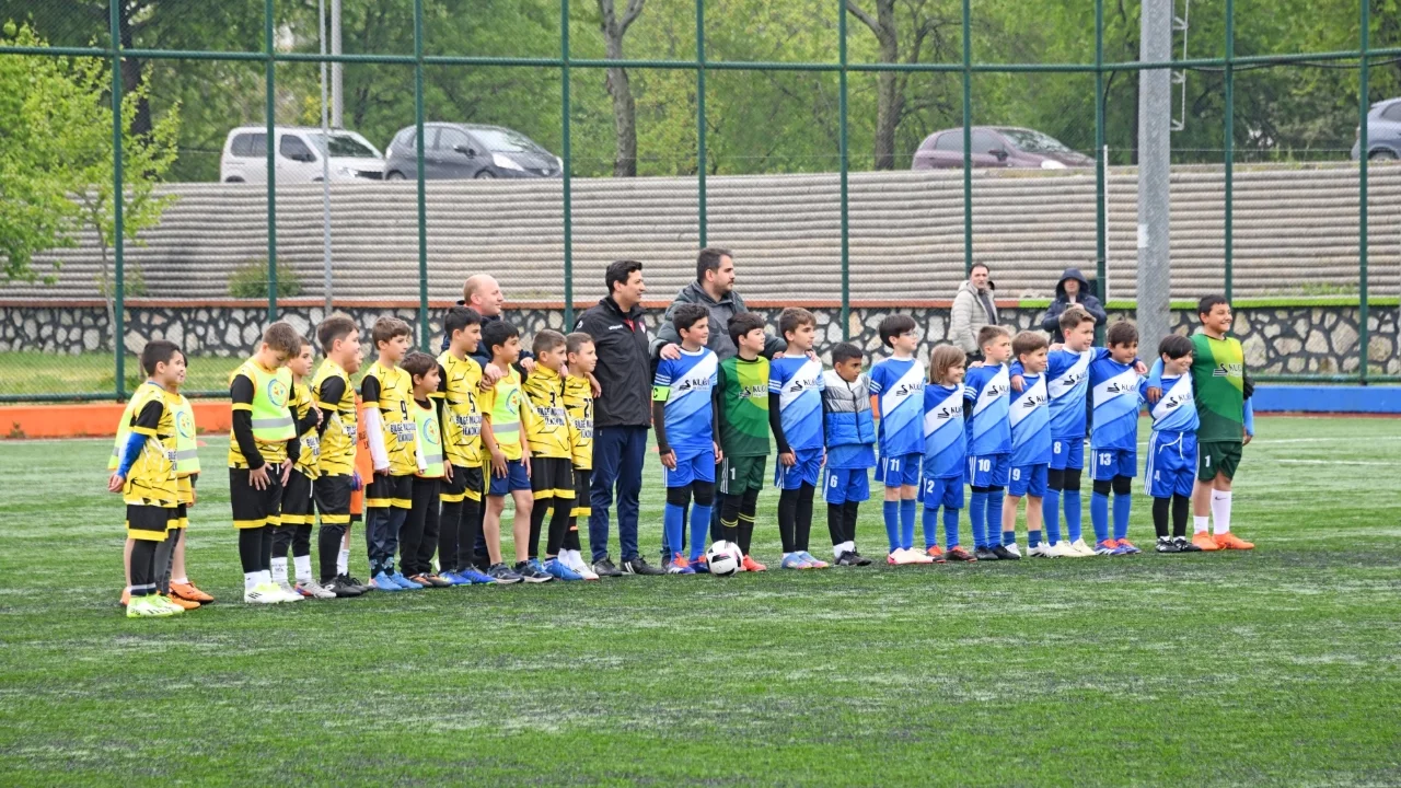 Osmangazi'de çocuklar sahada bir araya geldi